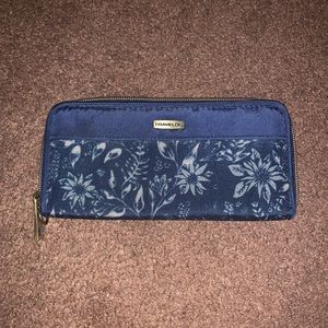 TRAVELON navy floral wallet